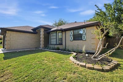 927 Freestone Drive, Arlington TX 76017 - Photo 4