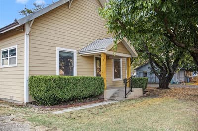 1009 W 7th Street, Justin TX 76247 - Photo 2