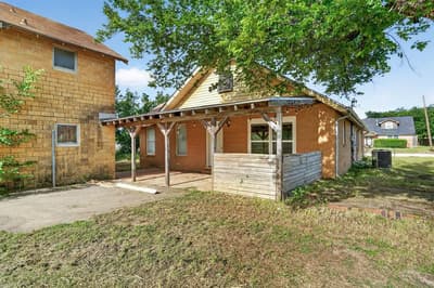 320 & 316 N 2nd Street, Jacksboro TX 76458 - Photo 2
