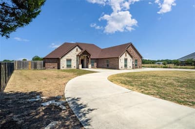 829 Meadow Lark Lane, Red Oak TX 75154 - Photo 2