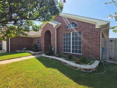 1629 Loveland Drive, Arlington TX 76018 - Photo 3