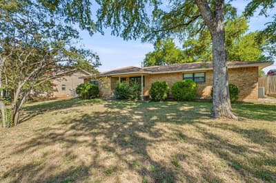 904 Spanish Trail Drive, Granbury TX 76048 - Photo 2