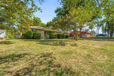 904 Spanish Trail Drive, Granbury TX 76048 - Photo 3