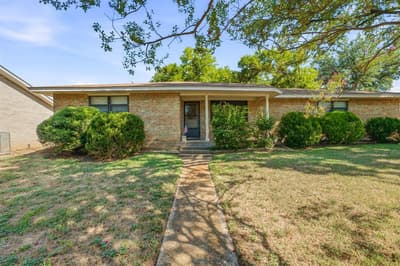 904 Spanish Trail Drive, Granbury TX 76048