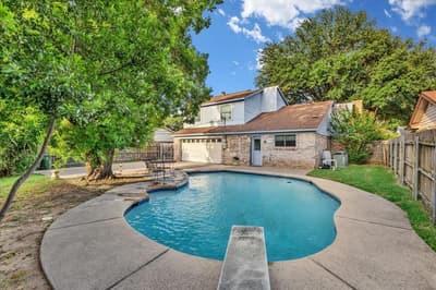 704 Matthews Court, Arlington TX 76012 - Photo 3