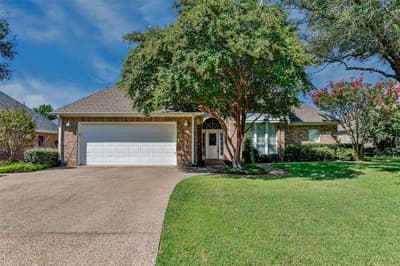 913 Mesquite Street, Gainesville TX 76240 - Photo 2