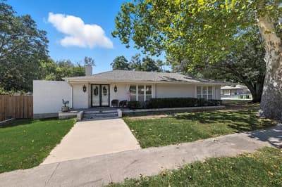 300 E Main Street, Whitesboro TX 76273