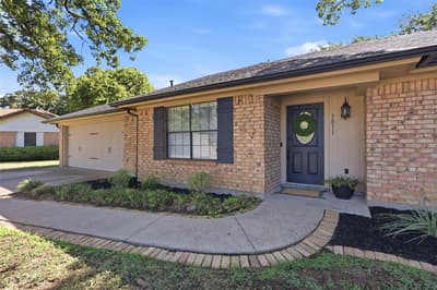 3811 Helmsford Drive, Arlington TX 76016 - Photo 3