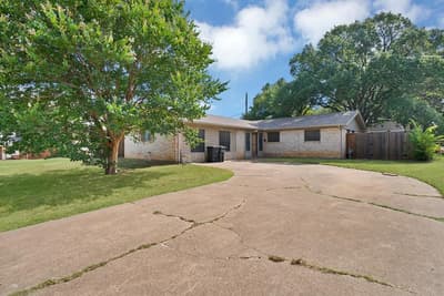 509 Henslee Drive, Euless TX 76040 - Photo 2