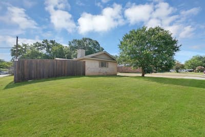 509 Henslee Drive, Euless TX 76040 - Photo 3