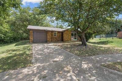 6402 Claude Court, Fort Worth TX 76135 - Photo 3