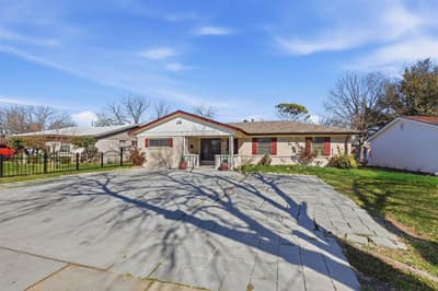 242 W Cober Drive, Grand Prairie TX 75051 - Photo 3