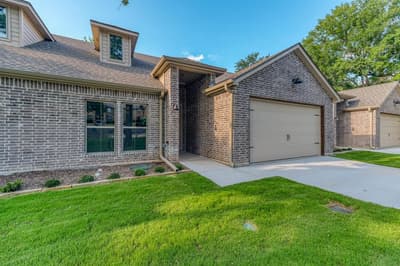 506 W OAK Street, Weatherford TX 76086