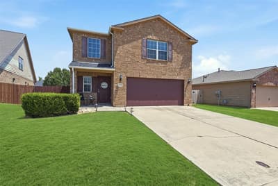 612 Lazy Crest Drive, Fort Worth TX 76140 - Photo 2
