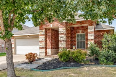 4605 Prairie Crossing Drive, Fort Worth TX 76244 - Photo 4