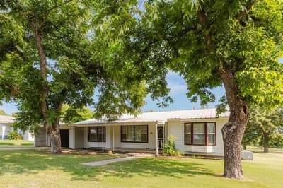 649 E Short Avenue, De Leon TX 76444 - Photo 2