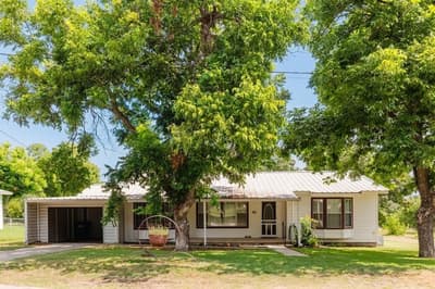 649 E Short Avenue, De Leon TX 76444