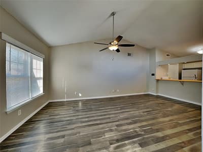 1621 Scottsdale Drive, Arlington TX 76018 - Photo 3