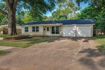 800 Sherwood Drive, Arlington TX 76013 - Photo 3
