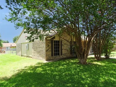 7220 Emory Oak Lane, Dallas TX 75249 - Photo 2