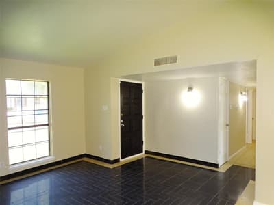7220 Emory Oak Lane, Dallas TX 75249 - Photo 4