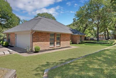 113 Cottonwood Court, Hudson Oaks TX 76087 - Photo 2