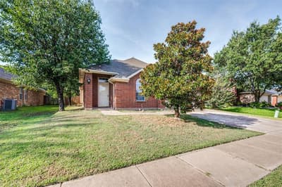 1351 Clearwater Drive, Grand Prairie TX 75052