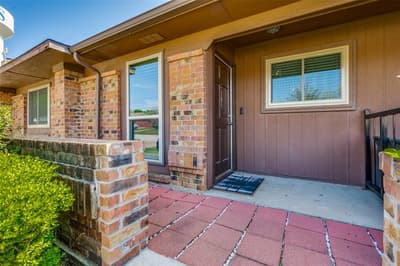 109 Hickory Springs Drive, Euless TX 76039 - Photo 4