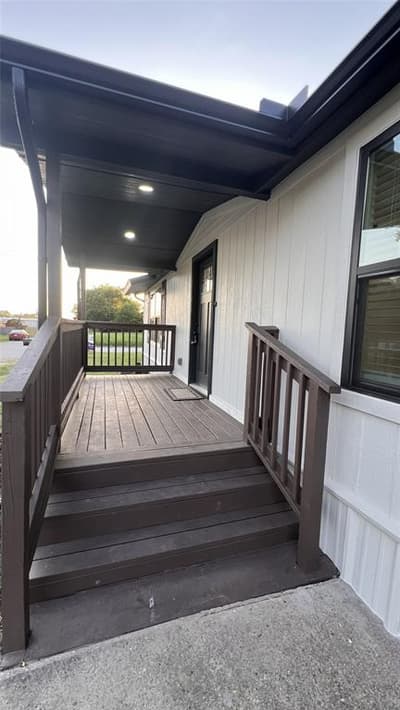 811 Thompson Street, Gainesville TX 76240 - Photo 3