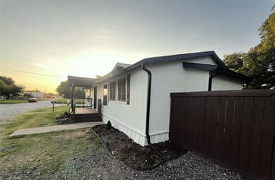 811 Thompson Street, Gainesville TX 76240 - Photo 4