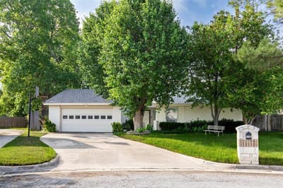 1102 St Croix Court, Arlington TX 76012 - Photo 2