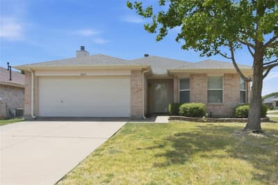 1065 Triple Crown Drive, Fort Worth TX 76179