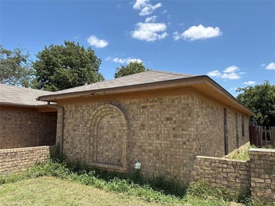 909 Cottonwood Trail, Benbrook TX 76126 - Photo 3