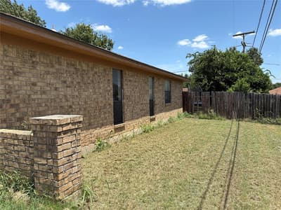 909 Cottonwood Trail, Benbrook TX 76126 - Photo 4