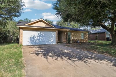 1521 Morningside Drive, Cleburne TX 76033 - Photo 2