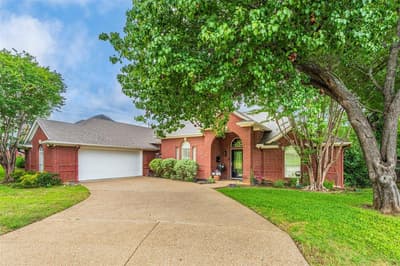 6703 Landover Hills Lane, Arlington TX 76017 - Photo 2