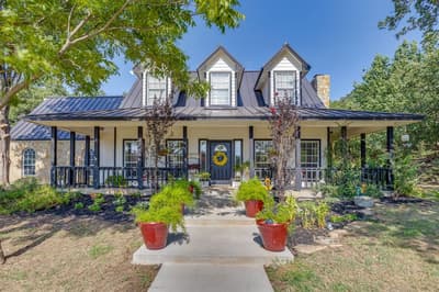 1129 Crazy Horse Trail, Burleson TX 76028