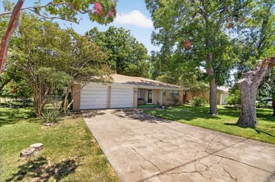 307 Estates Drive, Woodway TX 76712 - Photo 4