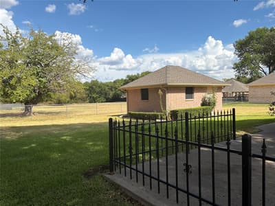804 S PARIS Street, Ennis TX 75119 - Photo 3
