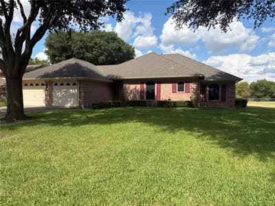 804 S PARIS Street, Ennis TX 75119