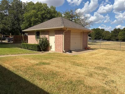 804 S PARIS Street, Ennis TX 75119 - Photo 4