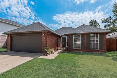 5209 Manhassett Drive, Arlington TX 76018 - Photo 3