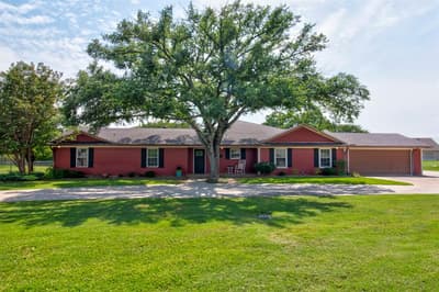 112 Sequoya Drive, Lake Kiowa TX 76240
