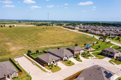 921 Amberwood Drive, Godley TX 76044 - Photo 4