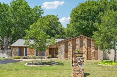 8612 Edgebrook Terrace, Benbrook TX 76116