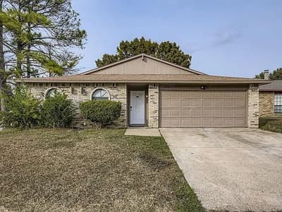 2001 Newbury Drive, Arlington TX 76014 - Photo 2