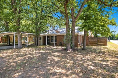 720 Thersa Drive, River Oaks TX 76114 - Photo 2