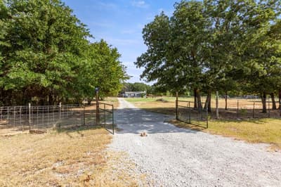 313 Hogan Lane, Whitesboro TX 76273 - Photo 4