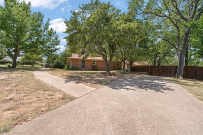 212 Roaring Springs Drive, Joshua TX 76058 - Photo 2
