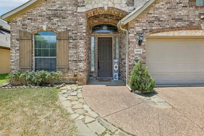 1910 Bentwood Court, Grapevine TX 76051 - Photo 4